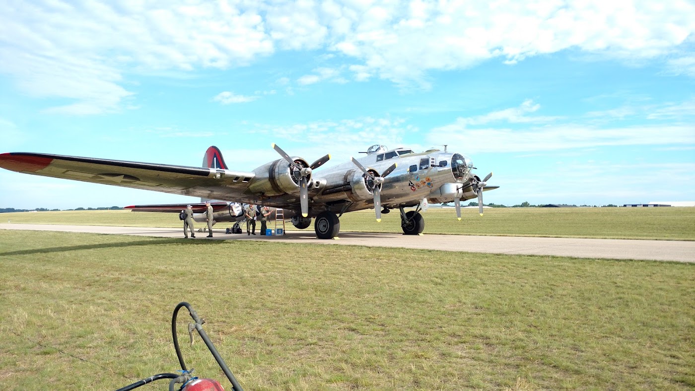 Flying Cloud Airport in Eden Prairie, photo 1