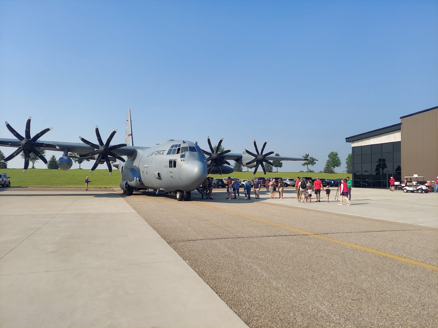 Flying Cloud Airport in Eden Prairie, photo 3