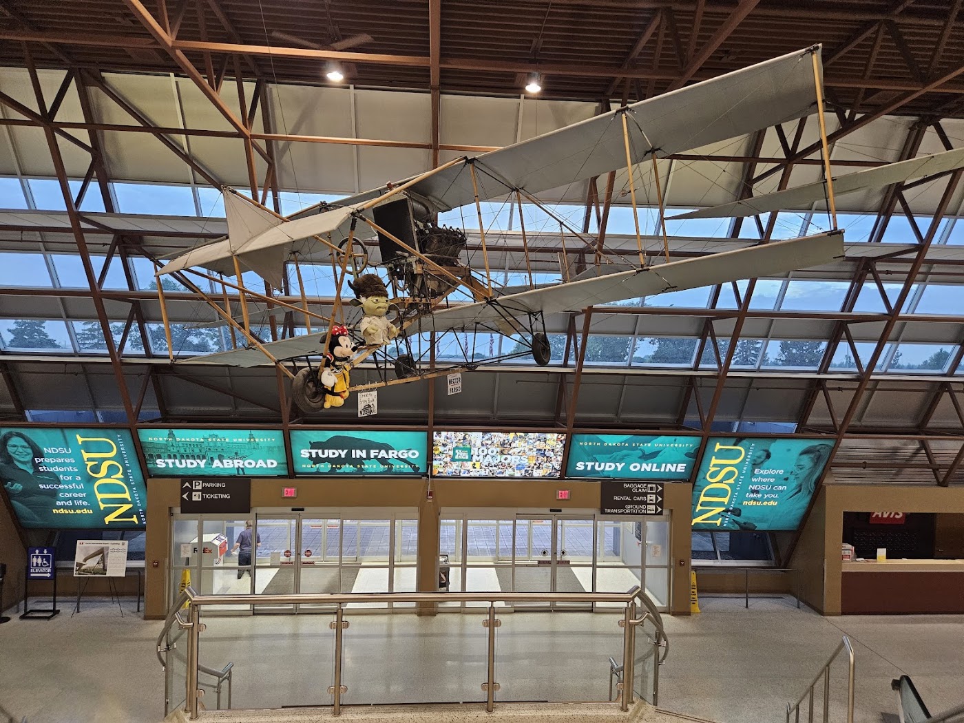 Hector International Airport in Fargo, photo 1