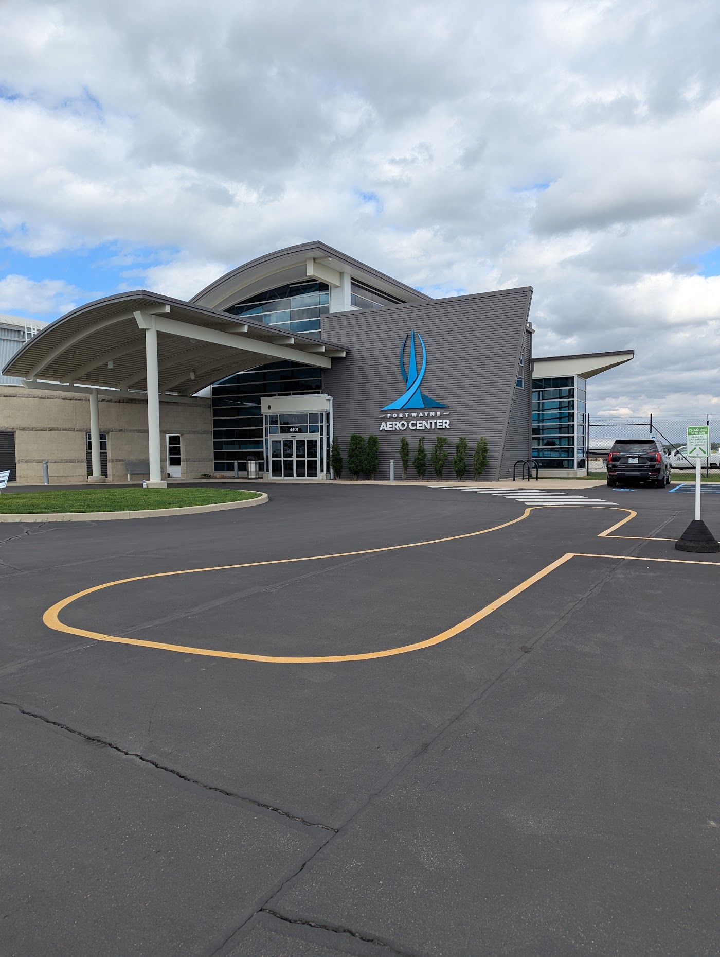 Fort Wayne Aero Center in Fort Wayne, photo 1