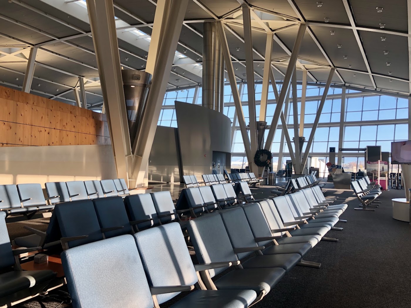 Fresno Yosemite International Airport in Fresno, photo 3