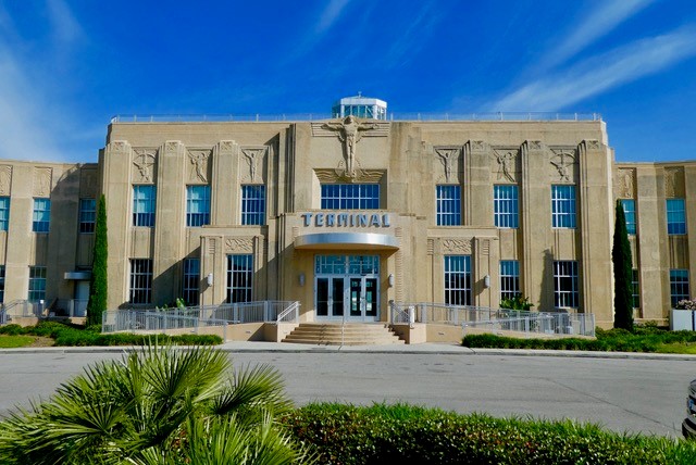 New Orleans Lakefront Airport in New Orleans, photo 1