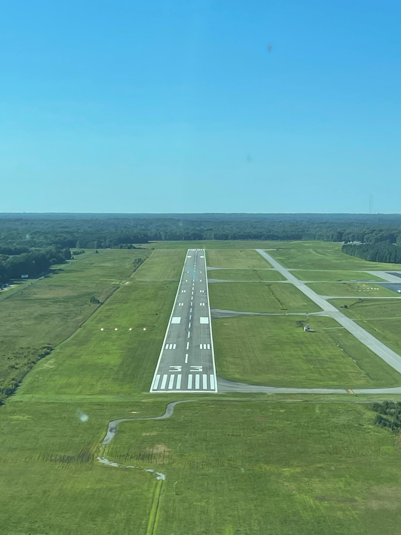 Chesterfield County Airport in North Chesterfield, photo 2