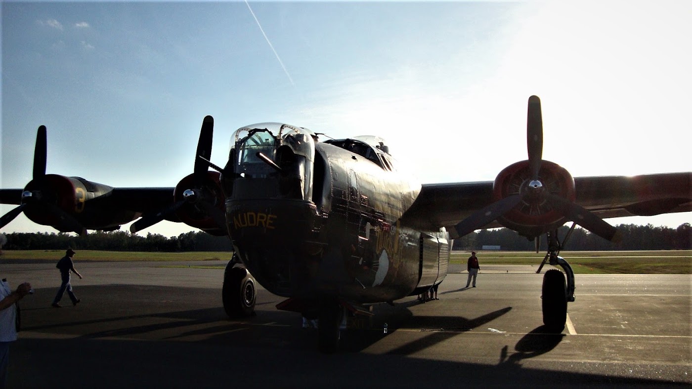 Chesterfield County Airport in North Chesterfield, photo 3
