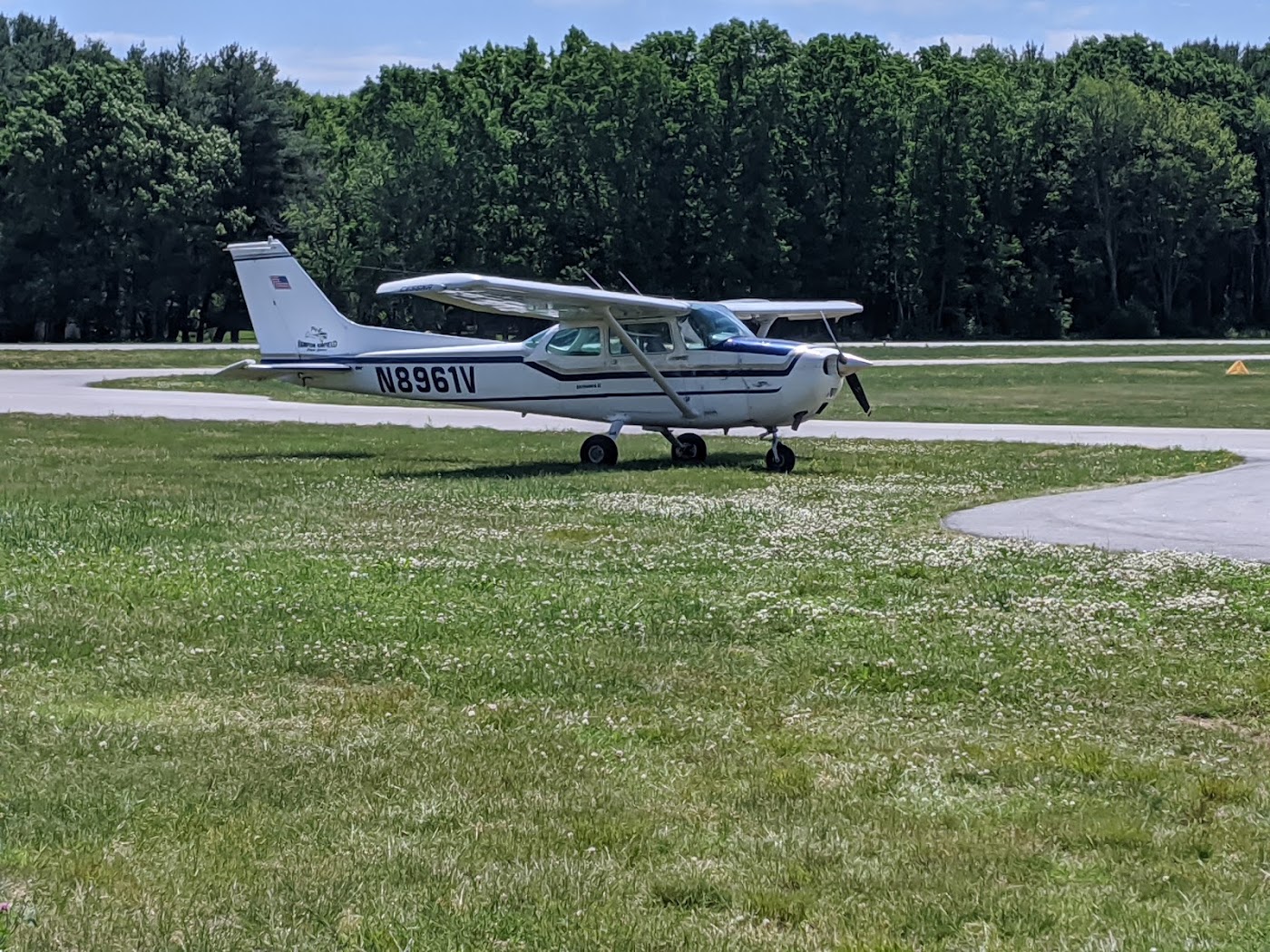 Hampton Airfield in North Hampton, photo 2