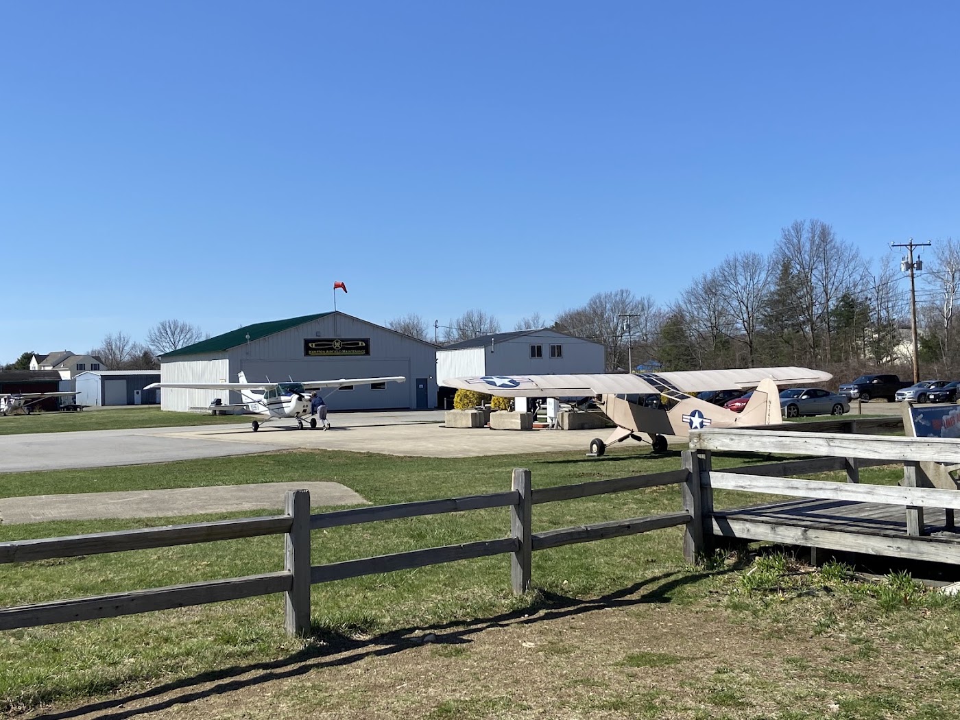 Hampton Airfield in North Hampton, photo 3