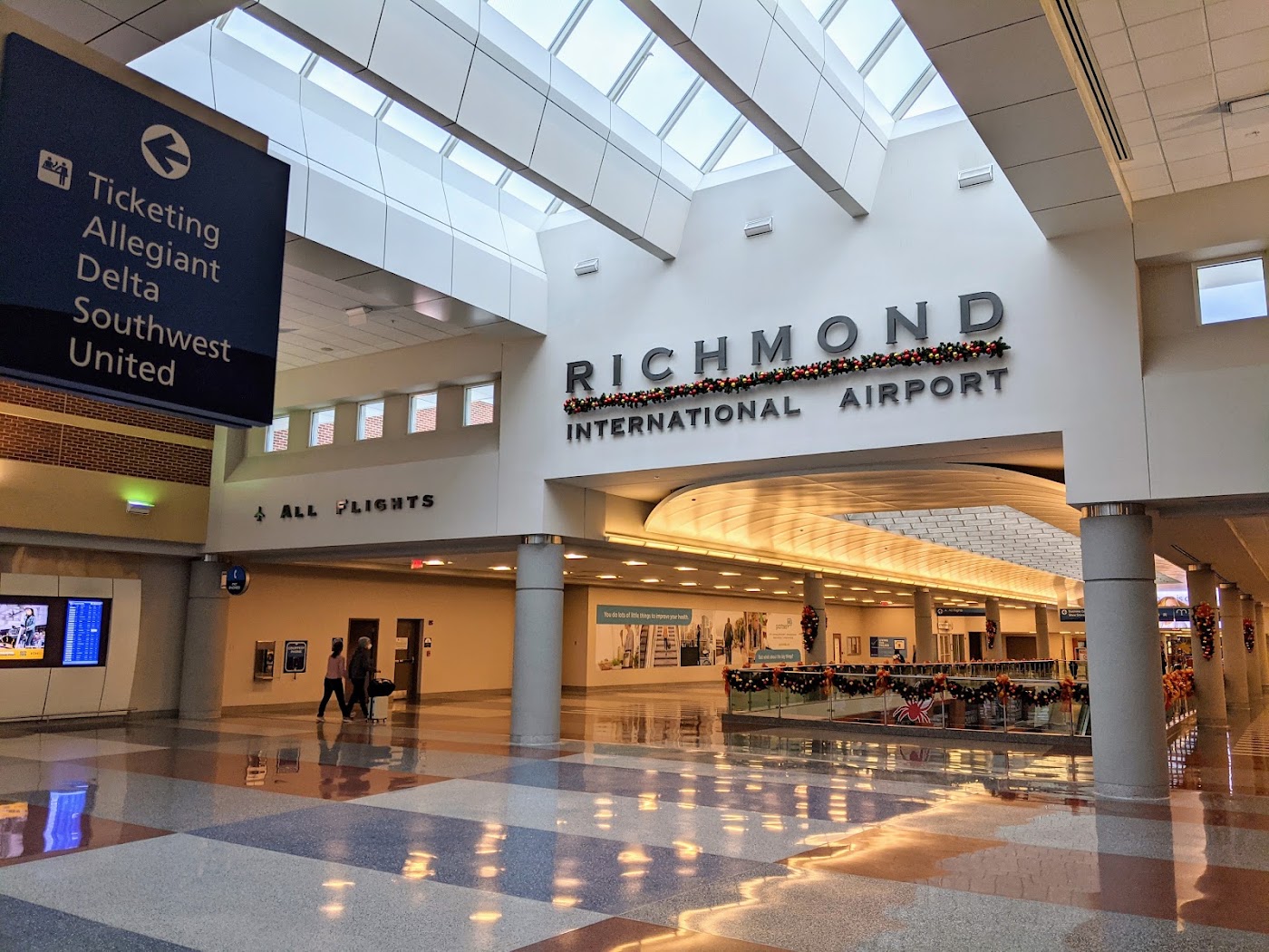 Richmond International Airport in Richmond, photo 3