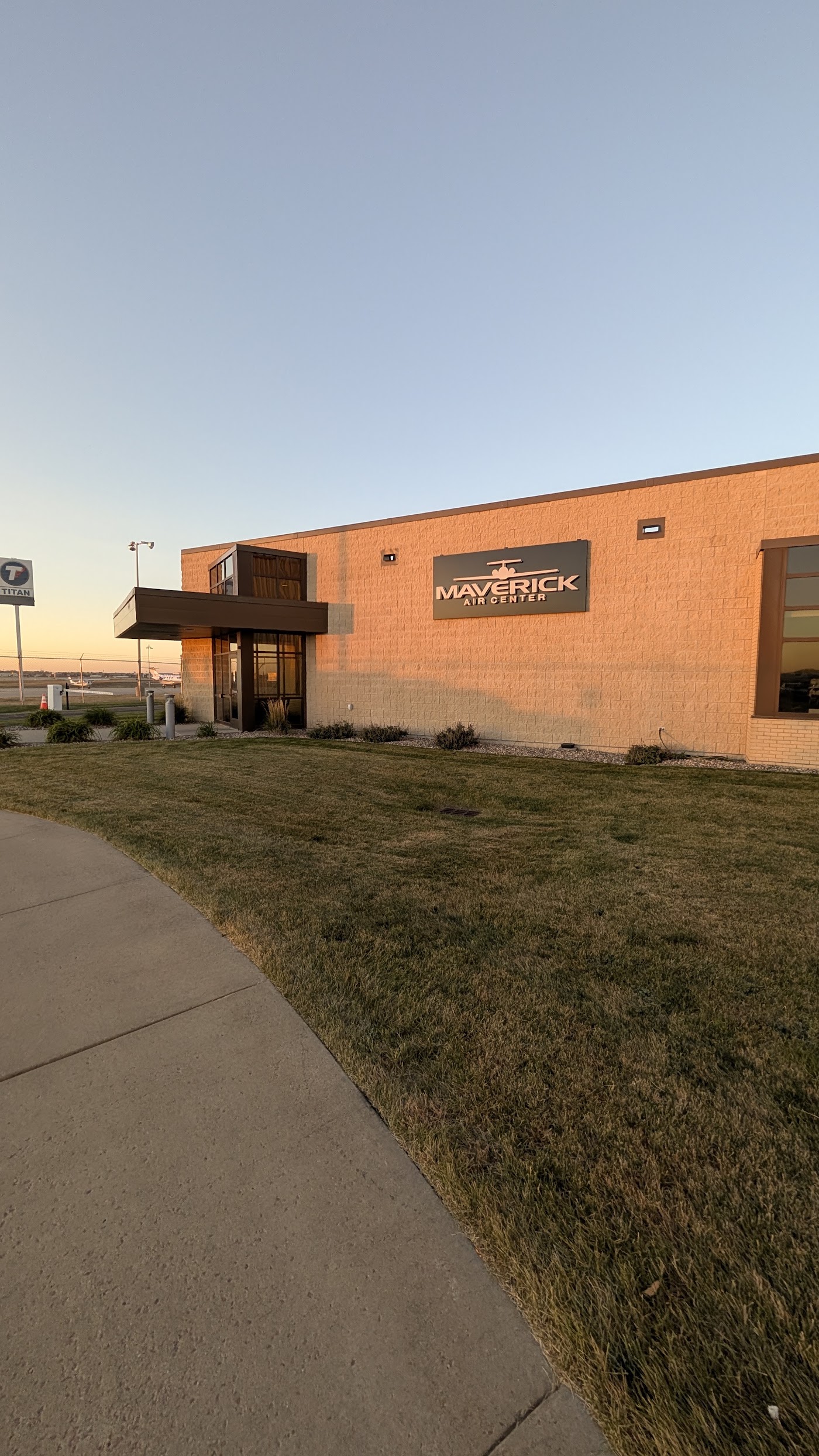 Maverick Air Center in Sioux Falls, photo 2