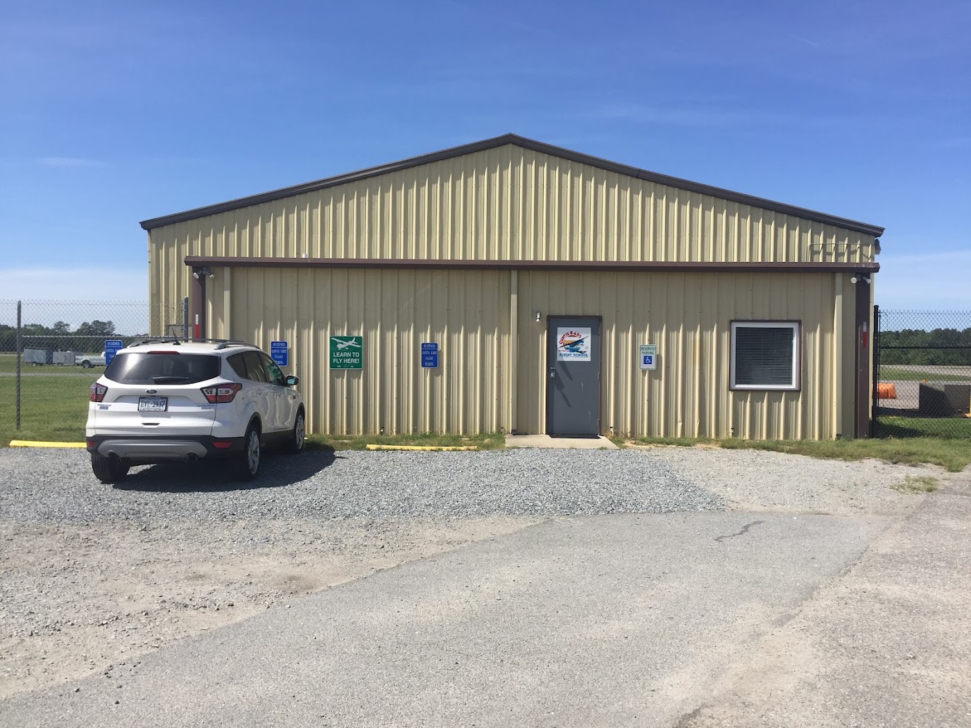 Curtis Eads Flight School in Suffolk, photo 1