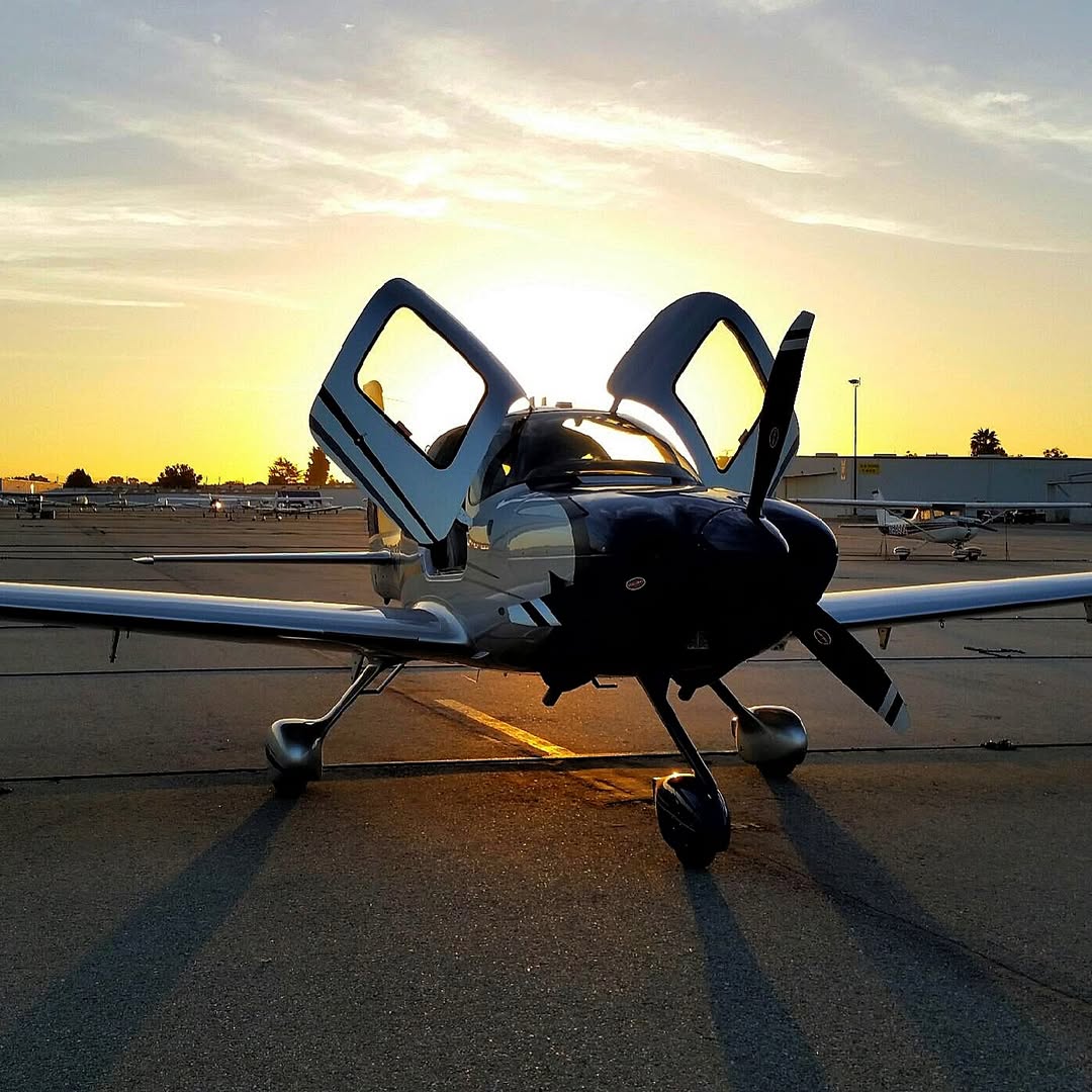 Mach 1 Aviation in Van Nuys, photo 3